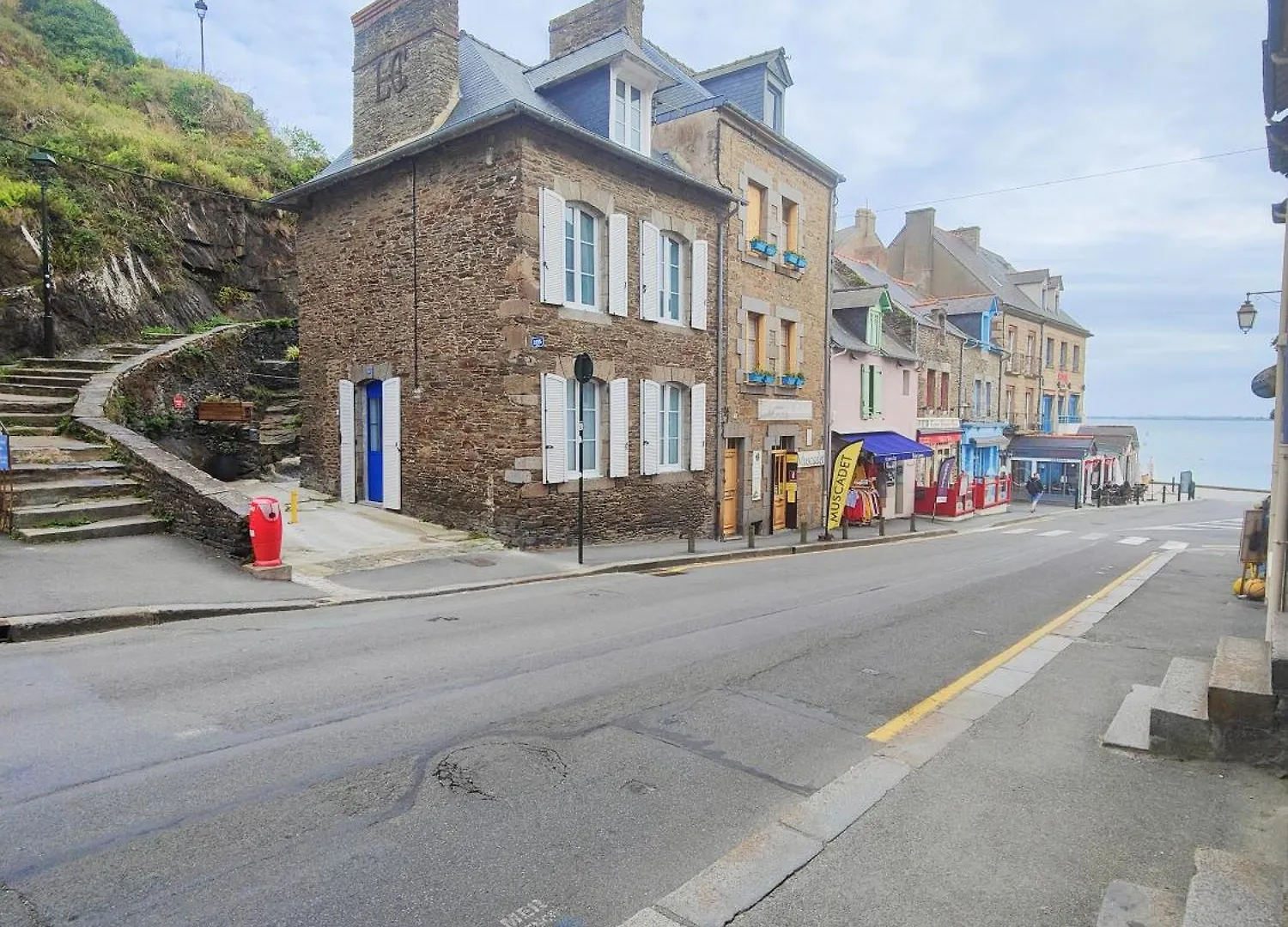 La Merveille By Mrodbnb - Appart Neuf - Vue Mer - 25M Plage & Resto - Cine - Cheminee - Popcorn Cancale Apartment